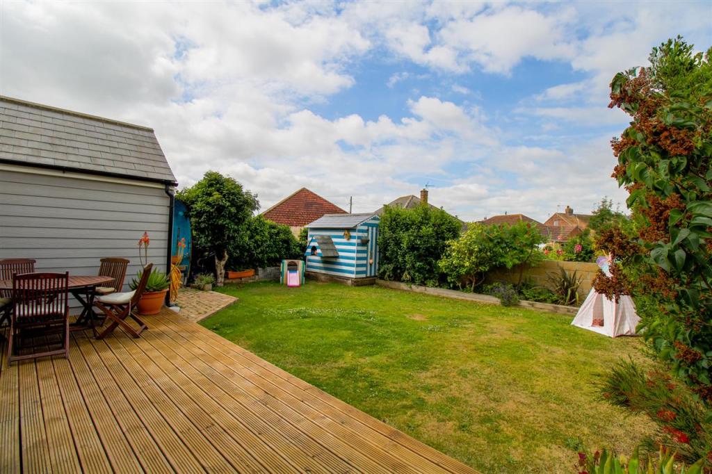 4 bedroom bungalow for sale in Chapel Road, Brightlingsea, Colchester, CO7