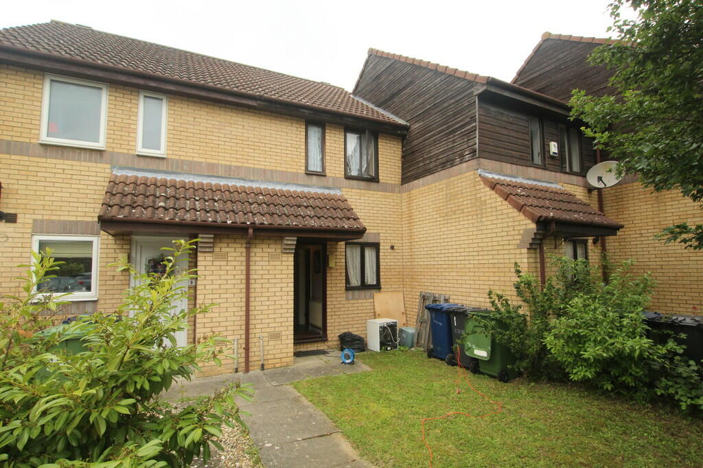2 bedroom terraced house for sale in Valerian Court, Cambridge, CB1