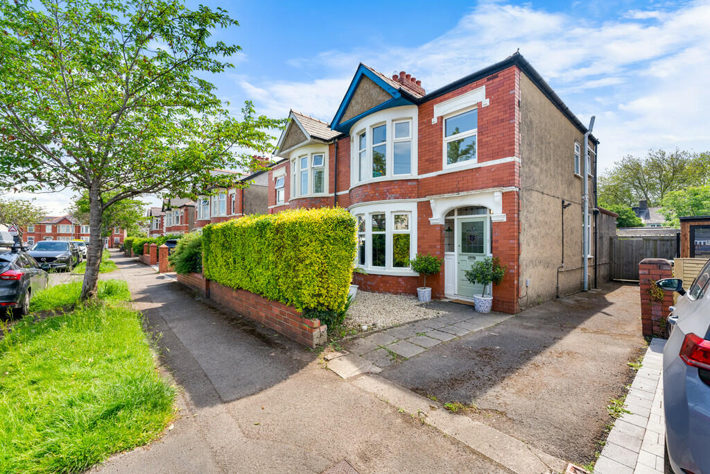 3 bedroom semidetached house for sale in Tair Erw Road, Heath, Cardiff, CF14