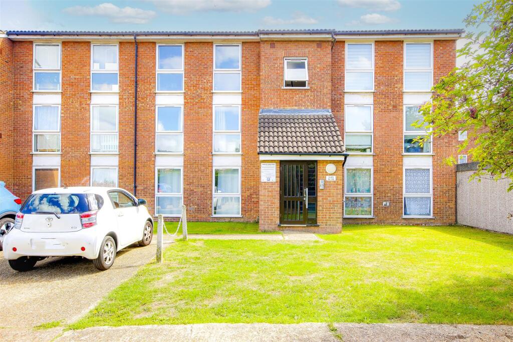 Main image of property: Poplar Grove, London, Greater London, N11