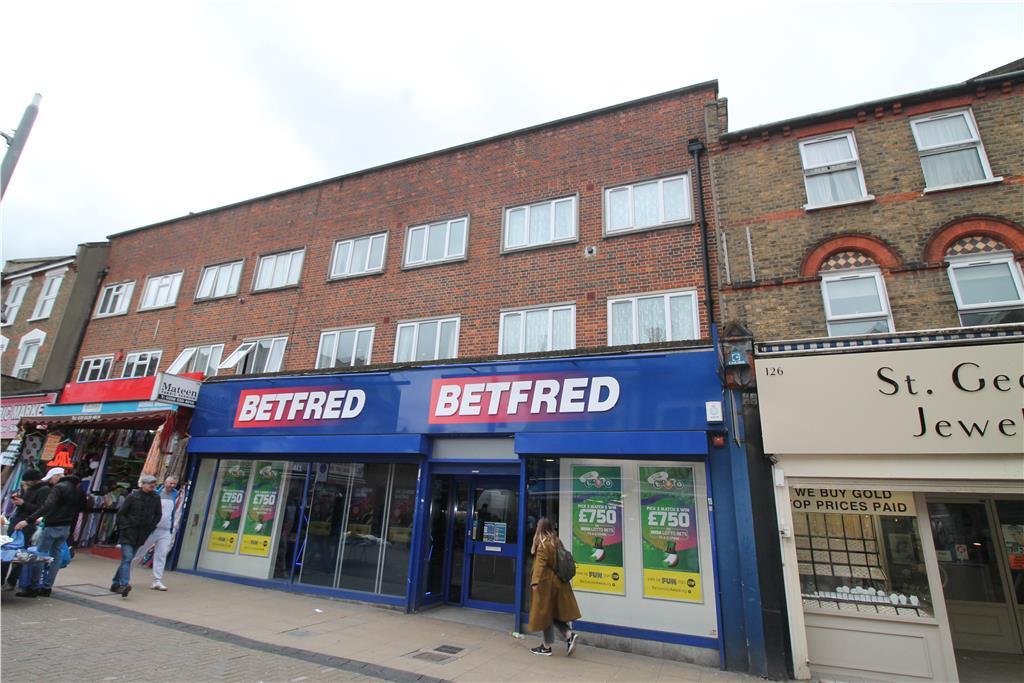 3 bedroom flat for rent in High Street, Walthamstow, London, E17 7JS, E17