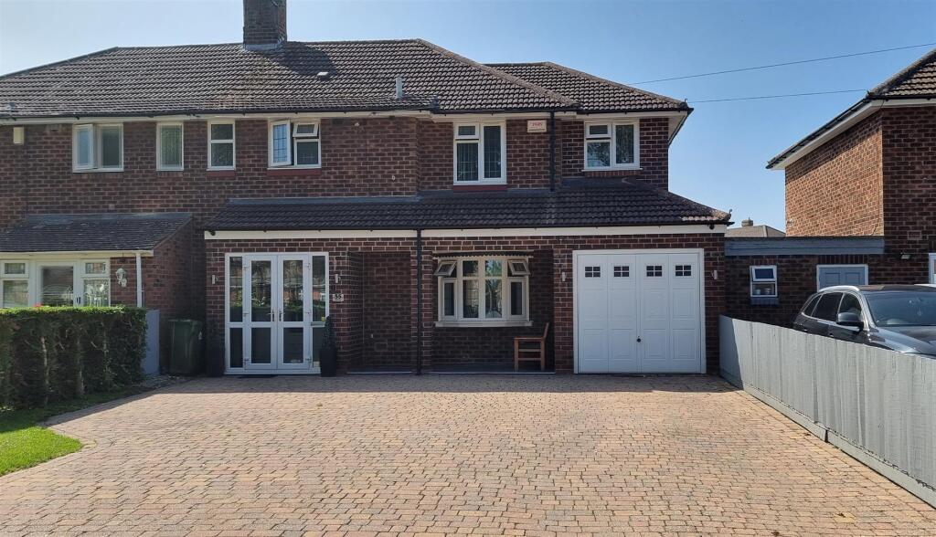 Main image of property: Kingsway, Leamington Spa