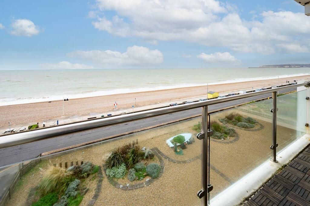2 bedroom flat for sale in Hardwicke House, Seaford, BN25