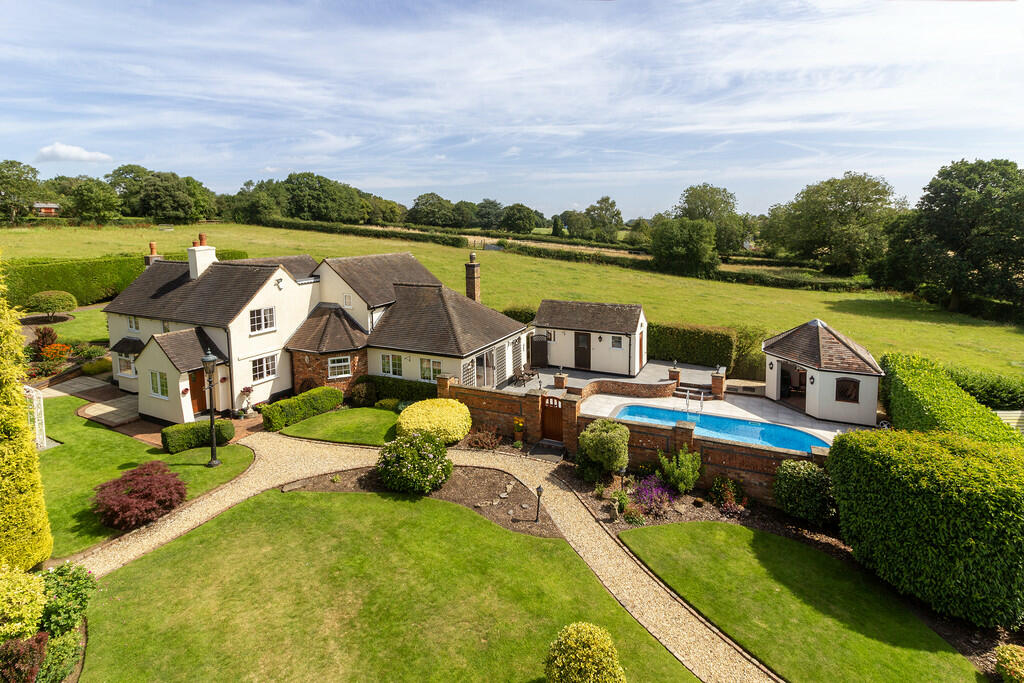 4 bedroom detached house for sale in Rugeley Road, Burntwood, WS7