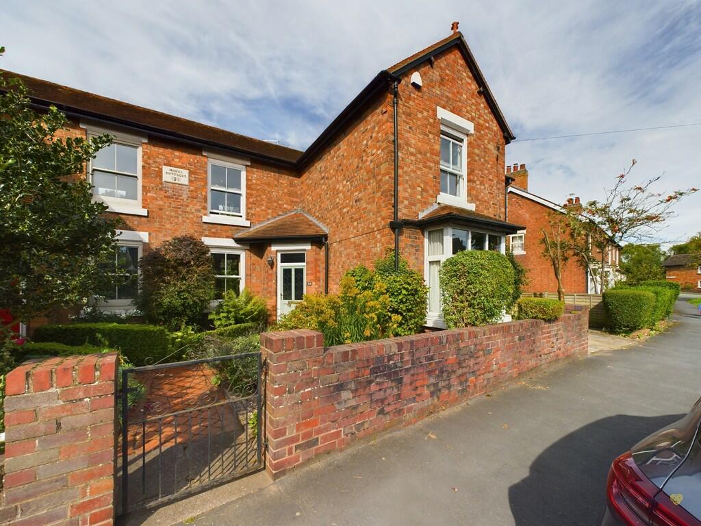 4 bedroom semidetached house for sale in Post Office Road, Alrewas, DE13