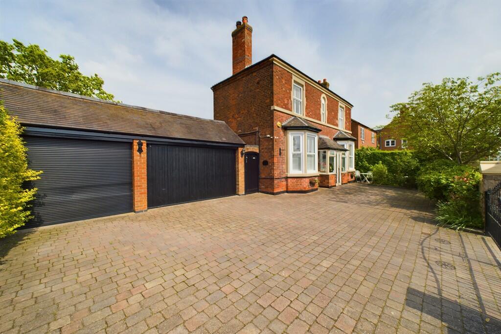 3 bedroom detached house for sale in Main Street, Alrewas, DE13