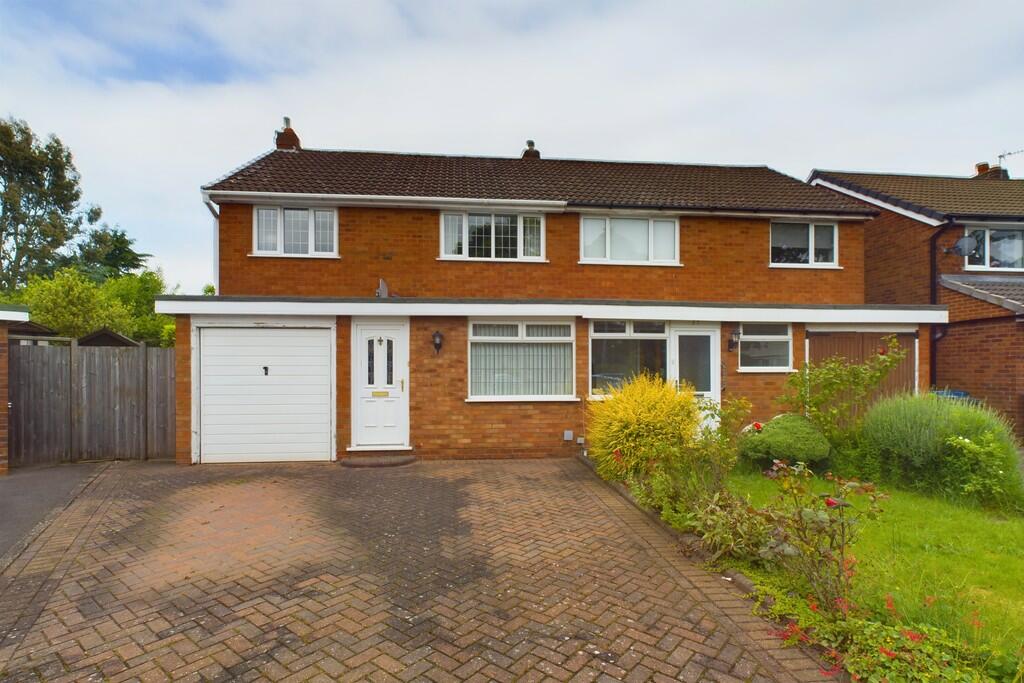 3 bedroom semidetached house for sale in Rocklands Crescent, Lichfield