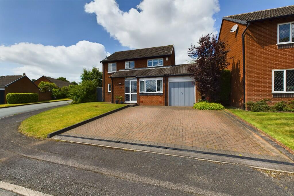 5 bedroom detached house for sale in Bracken Close, Boley Park