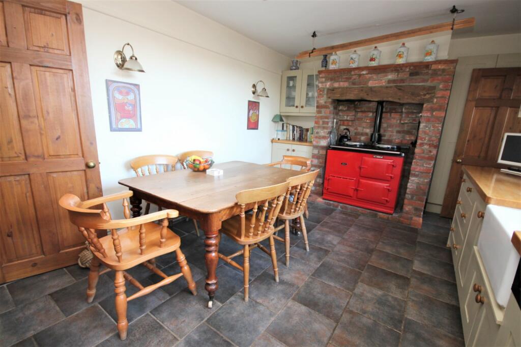 3 bedroom semidetached house for sale in Newton Road, Sturminster