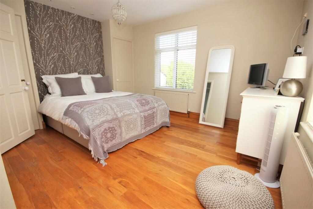 3 bedroom semidetached house for sale in Newton Road, Sturminster