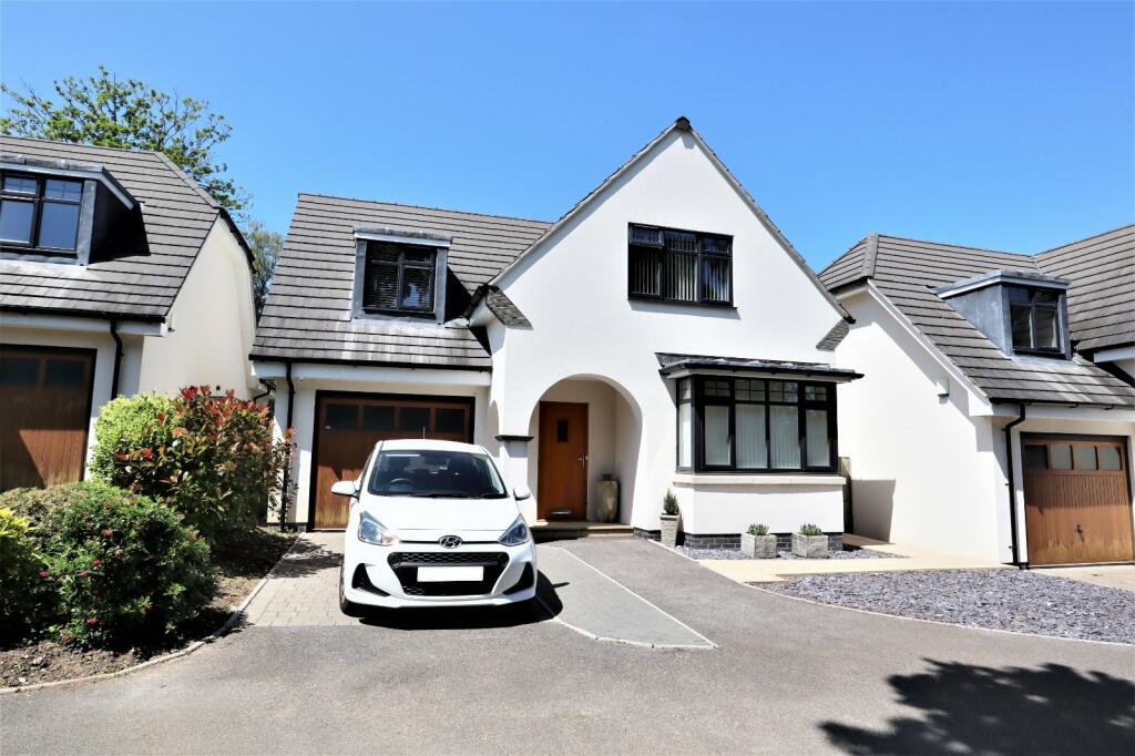 5 bedroom detached house for sale in Abbotsbury Road, Broadstone