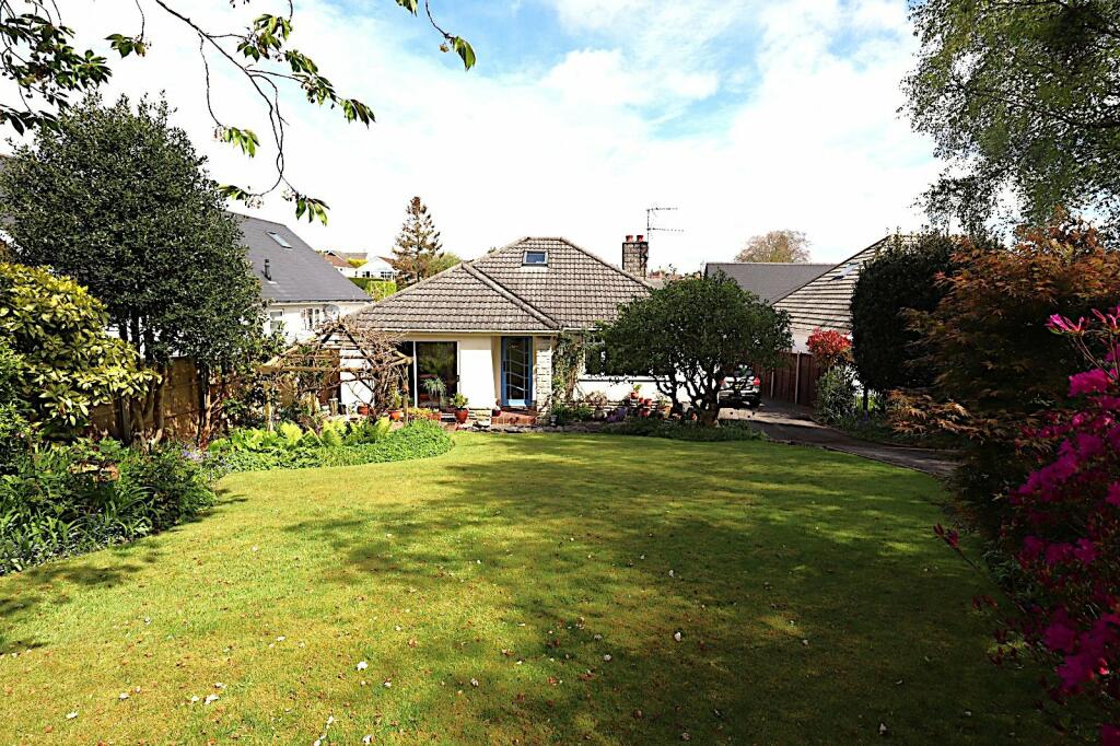 4 bedroom detached house for sale in Albert Road, Corfe Mullen