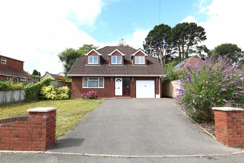 4 bedroom detached house for sale in Abbotsbury Road, Broadstone