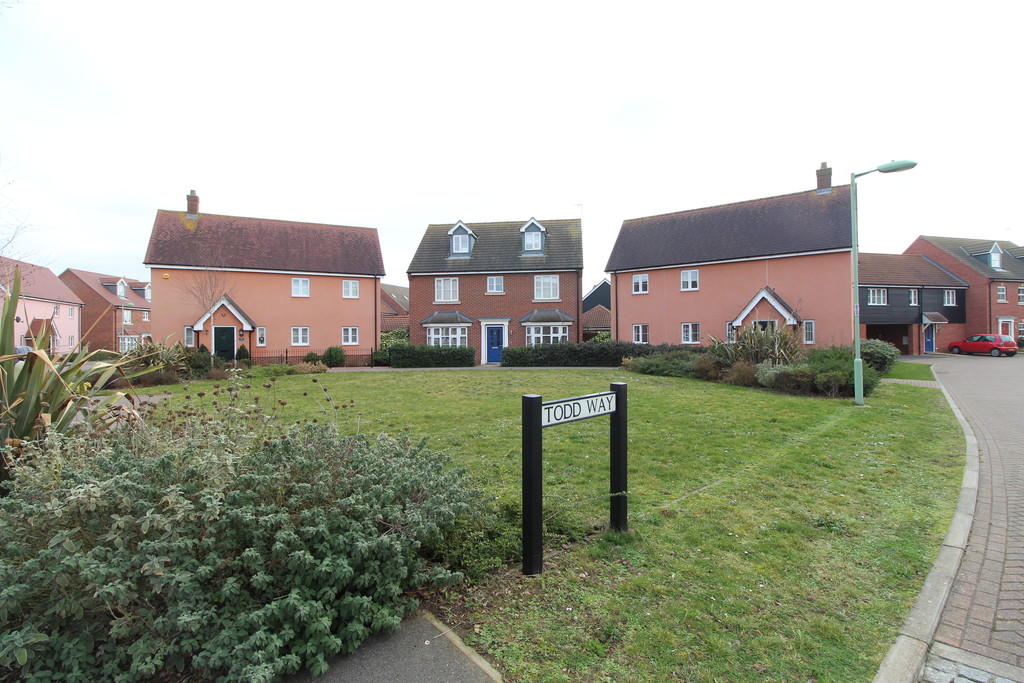4 bedroom detached house for sale in Moreton Hall, Bury St Edmunds, IP32