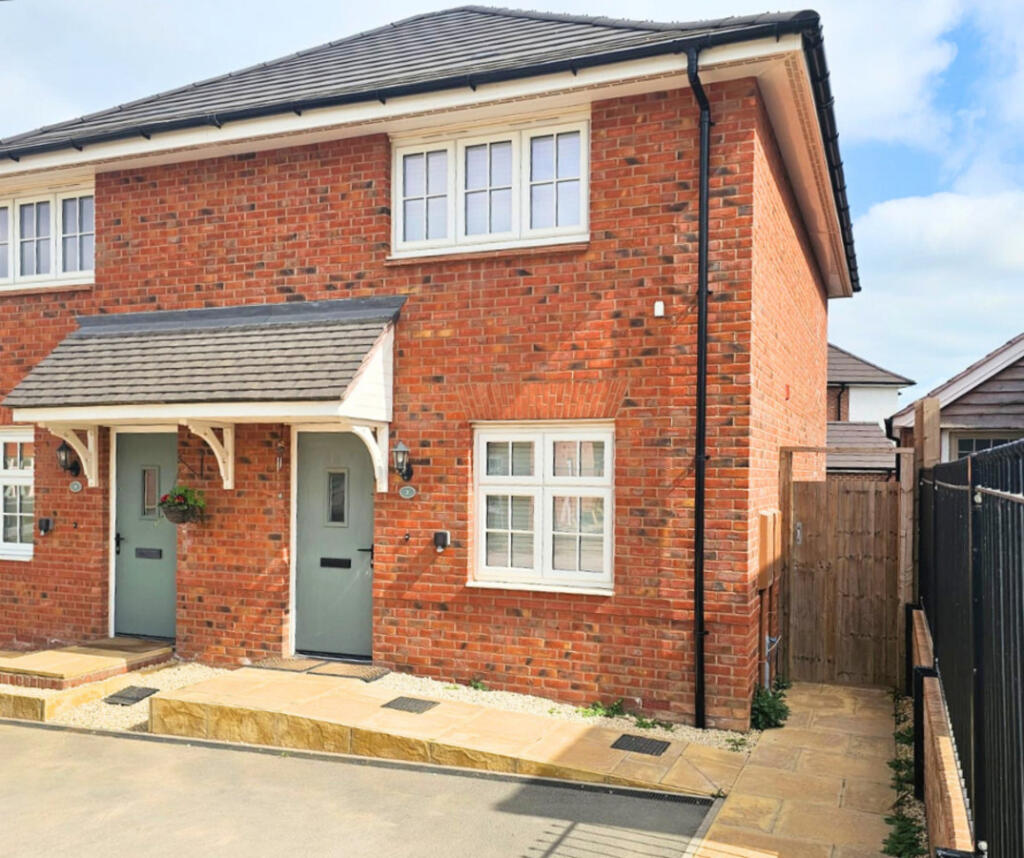 Main image of property: Perrywood Way, Warwick, CV34