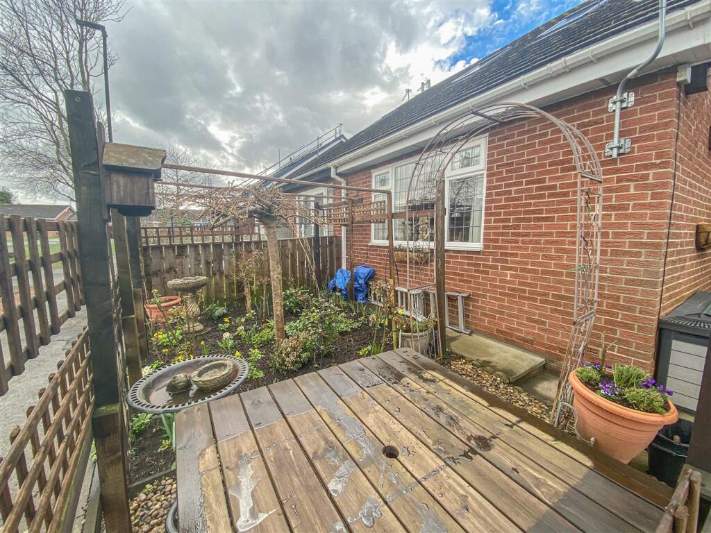 2 bedroom semidetached bungalow for sale in Burnbridge, Seaton Burn