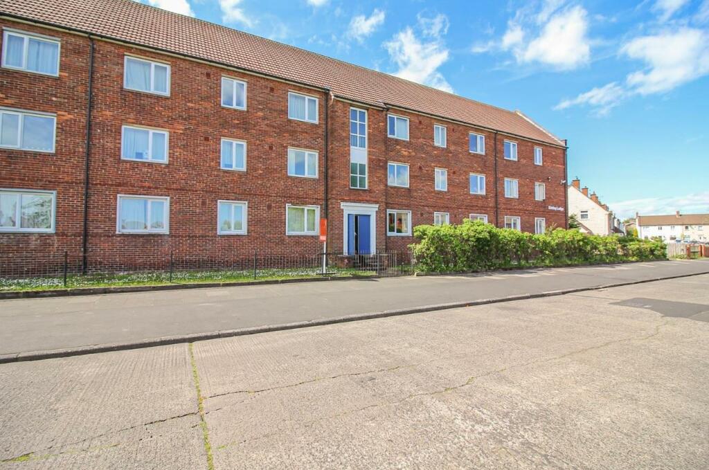 3 bedroom flat for sale in Kirkley Lodge, Park Avenue, Gosforth, Newcastle Upon Tyne, NE3