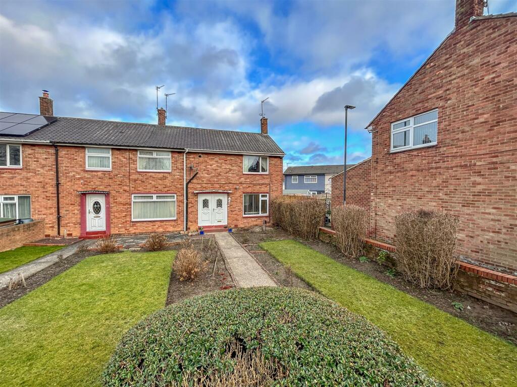2 bedroom end of terrace house for sale in Aln Crescent, Newcastle Upon