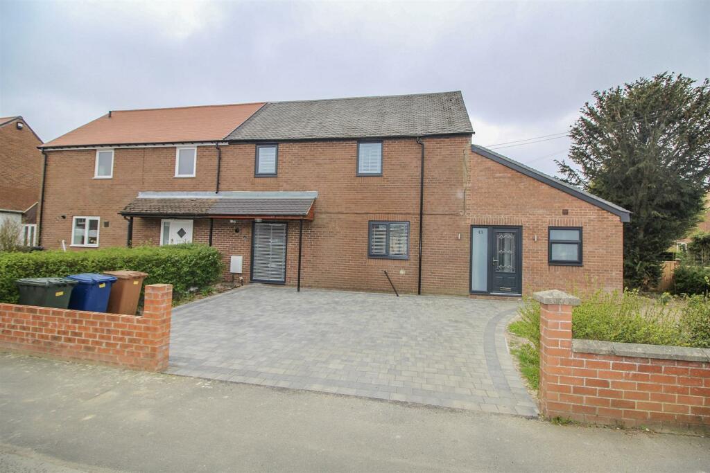 4 bedroom semidetached house for sale in Havannah Crescent, Dinnington