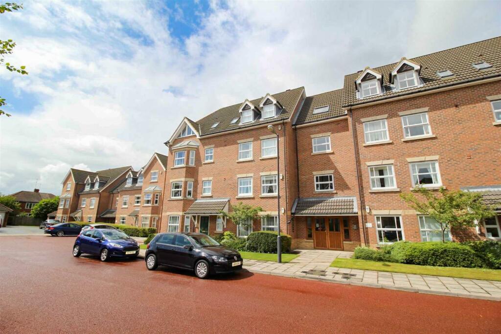 2 bedroom flat for sale in Highbridge, Gosforth, Newcastle Upon Tyne, NE3