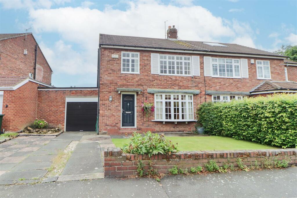 3 bedroom semidetached house for sale in Princes Road, Brunton Park