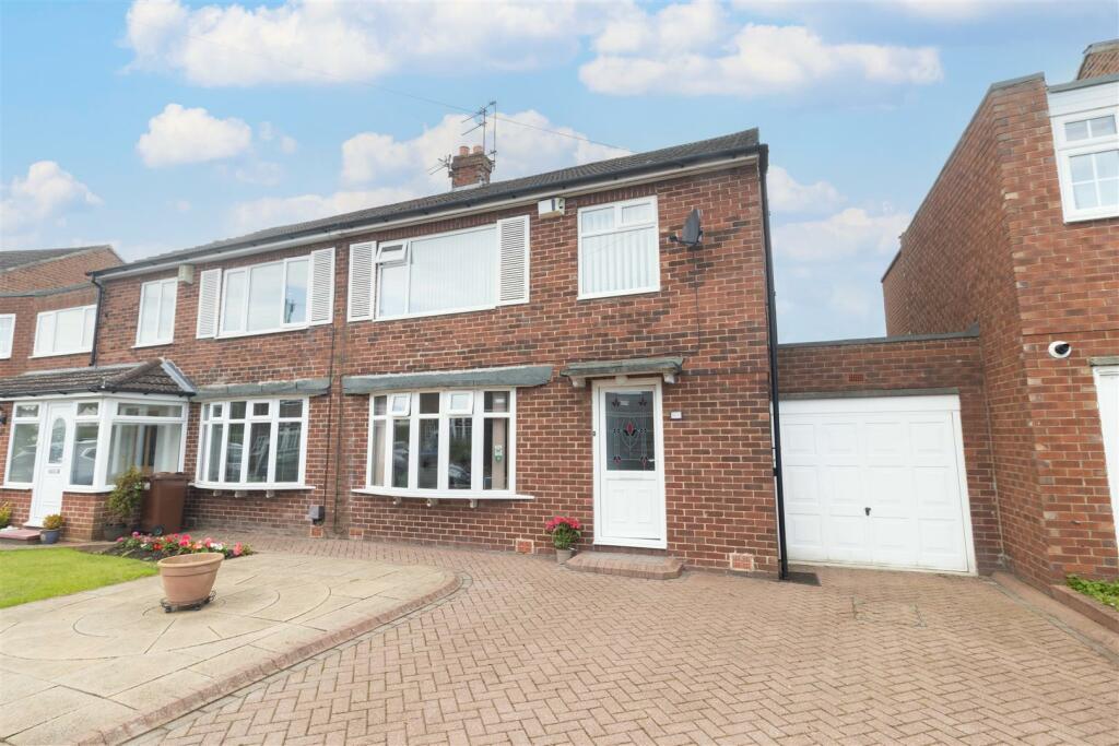 3 bedroom semidetached house for sale in Princes Road, Brunton Park