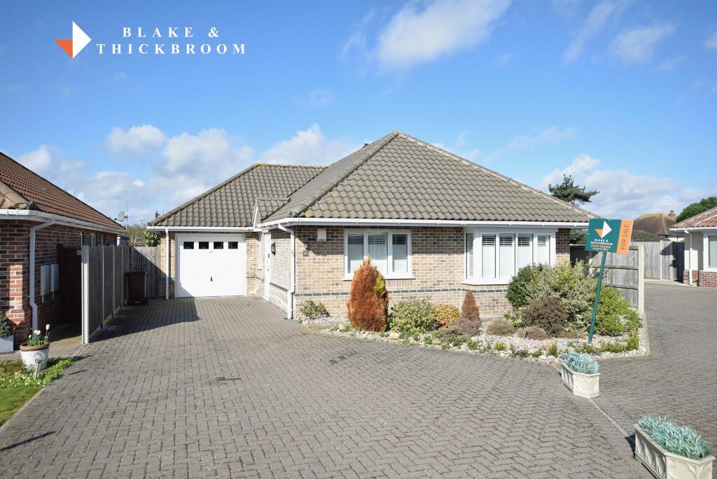 3 bedroom detached bungalow for sale in Gainsford Gardens, Clactonon