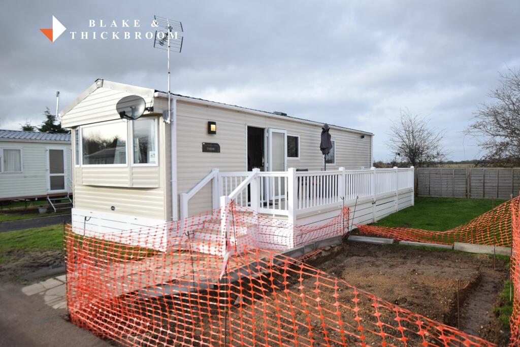2 bedroom park home for sale in Oaklands Holiday Park, Colchester Road