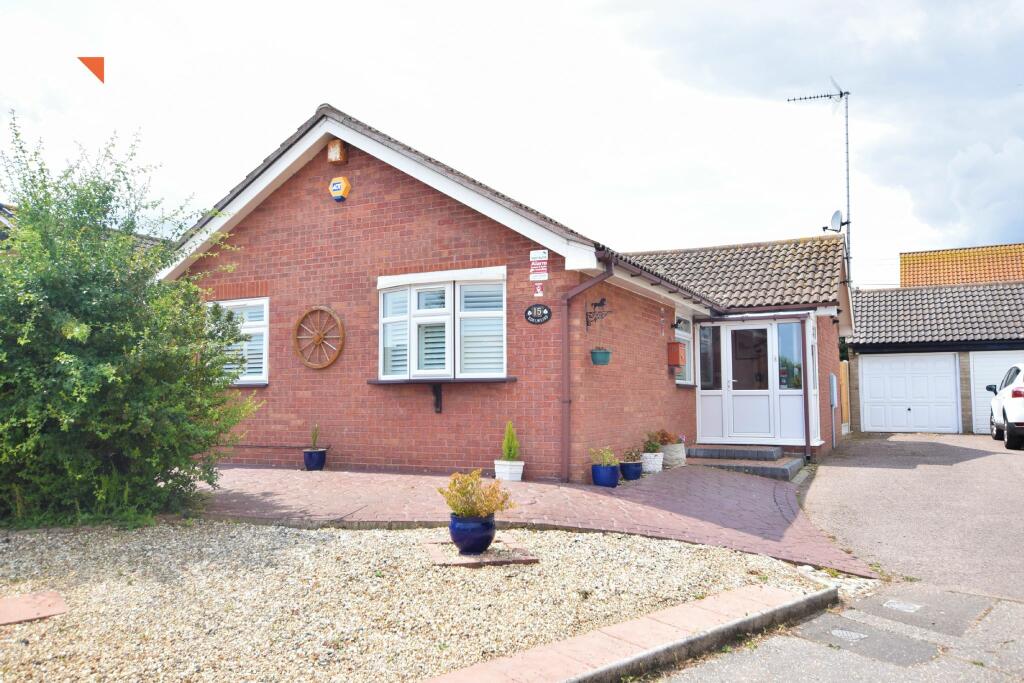 3 bedroom detached bungalow for sale in Holmwood Close, ClactononSea