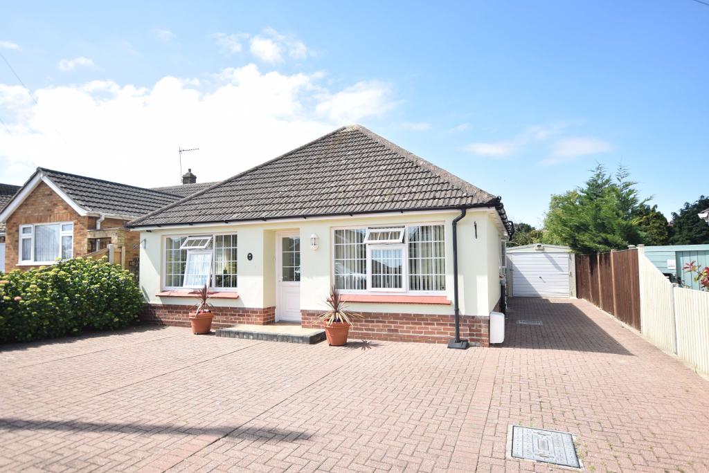 2 bedroom detached bungalow for sale in Inglenook, ClactononSea, CO15