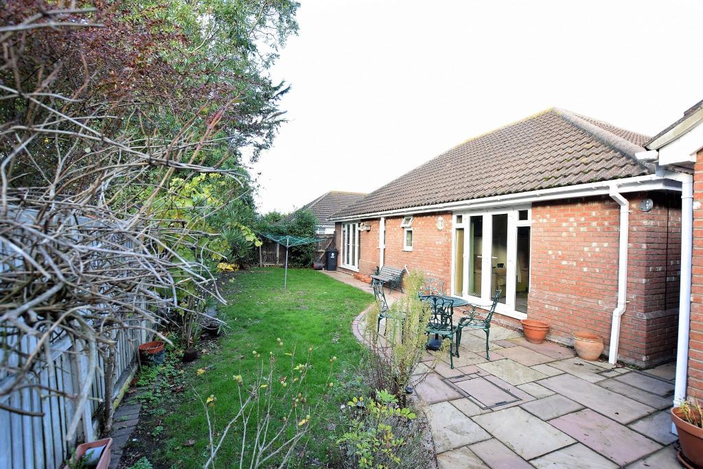 3 bedroom detached bungalow for sale in St Johns Road, ClactononSea, CO16