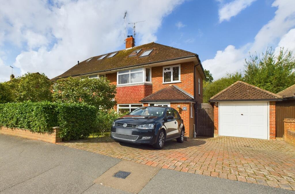 3 bedroom semi detached house for sale in West Side Of Horsham