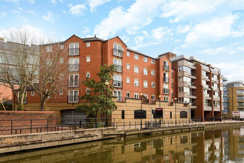 2 bedroom apartment for sale in Highbridge Wharf, Reading, Berkshire, RG1