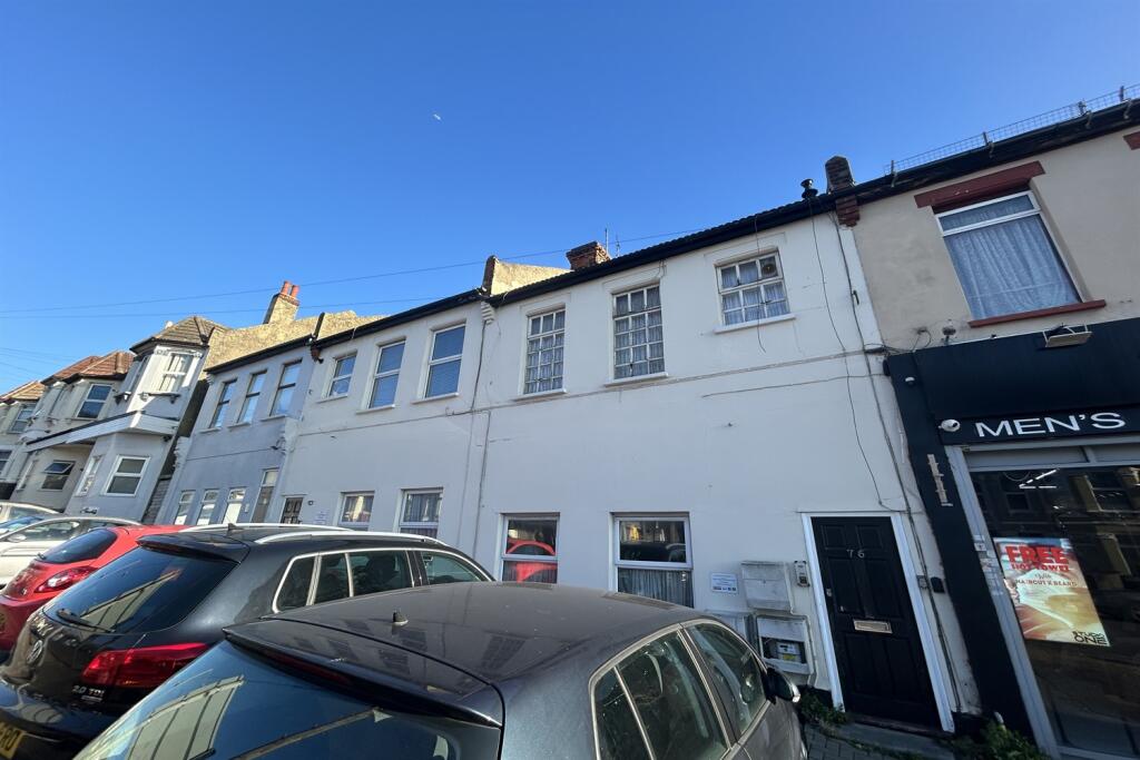 Main image of property: 2 bedroom Ground Floor Flat in Southend on Sea