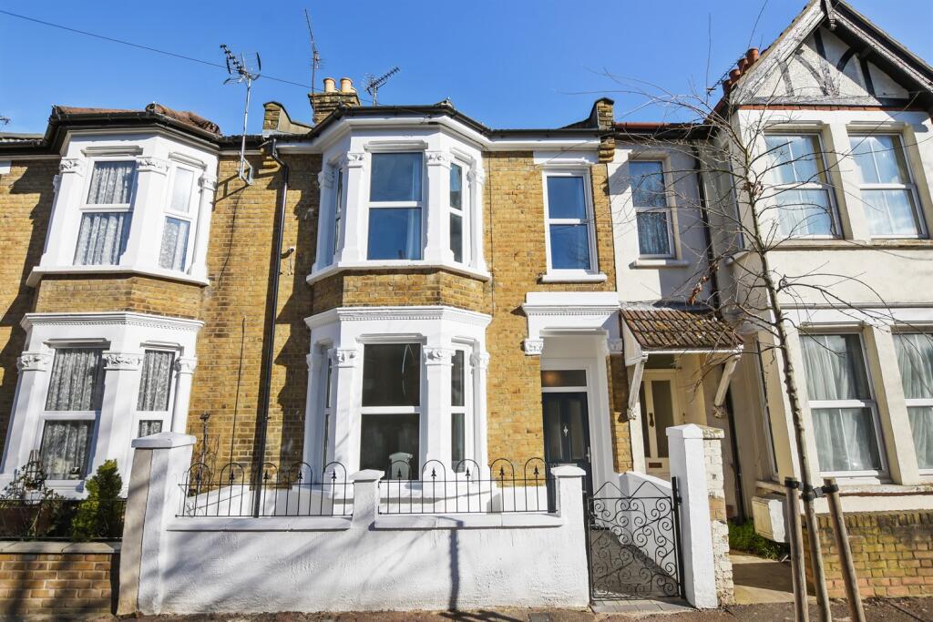 Main image of property: 1 bedroom Terraced House in Southend on Sea