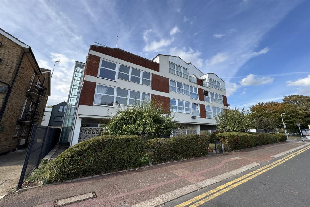 Main image of property: 2 bedroom 1st Floor Flat in Shoeburyness