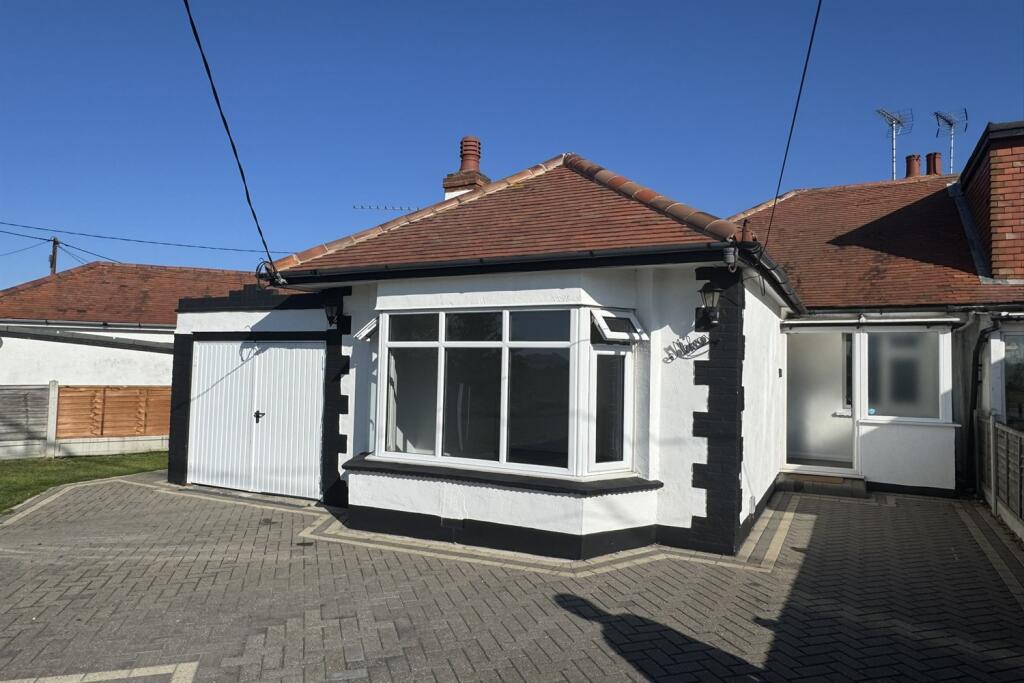 Main image of property: 3 bedroom Semi Detached Bungalow in Great Wakering