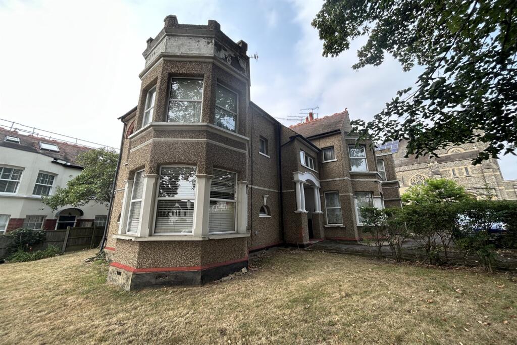 Main image of property: Haywood Lodge, SS0