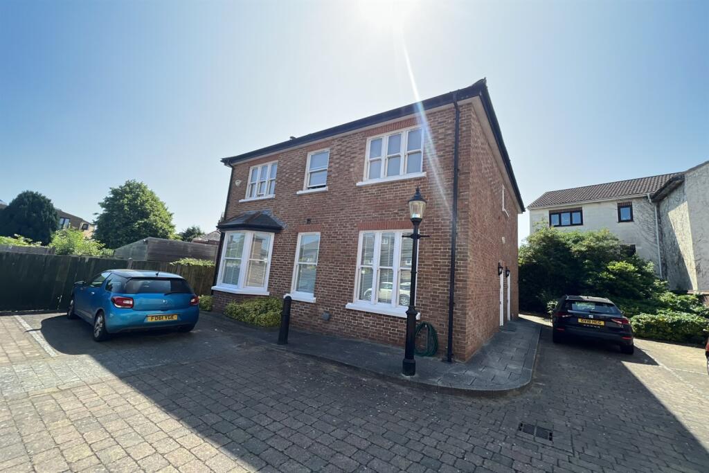 Main image of property: Leinster Mews, Barnet