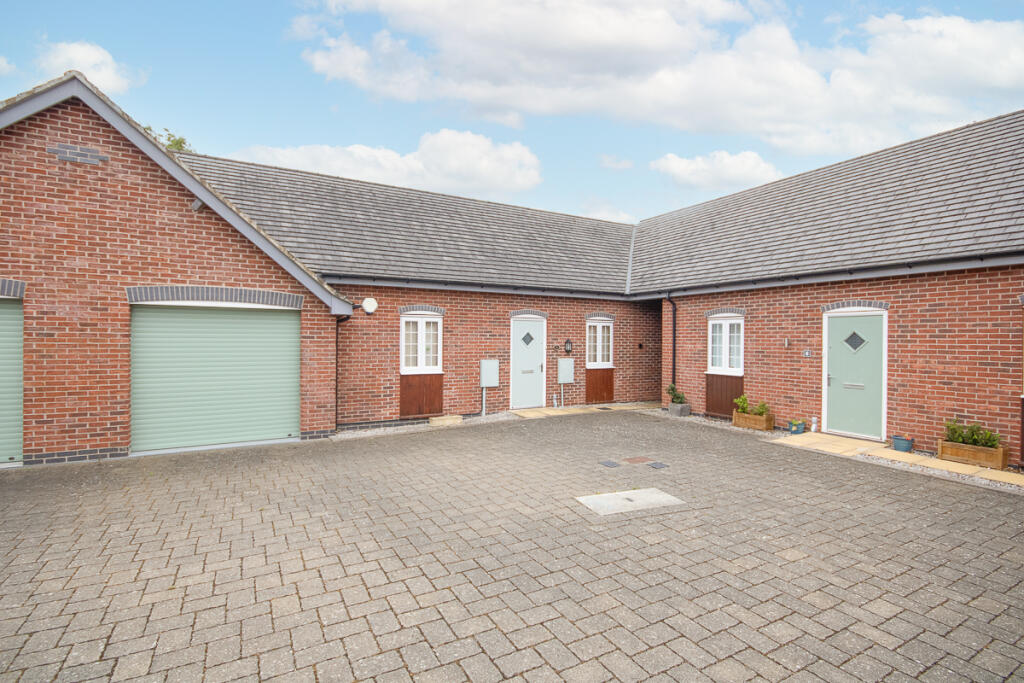 3 bedroom bungalow for sale in Dale View, Willington, DE65