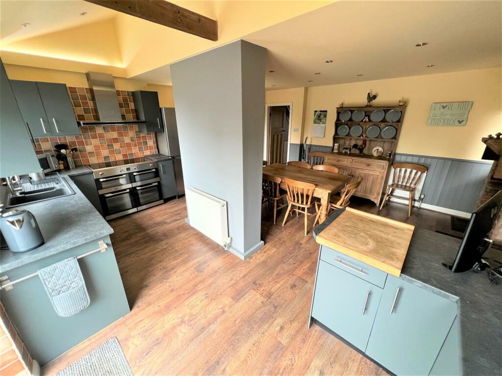 3 bedroom detached house for sale in Nottingham Road, Ripley, DE5