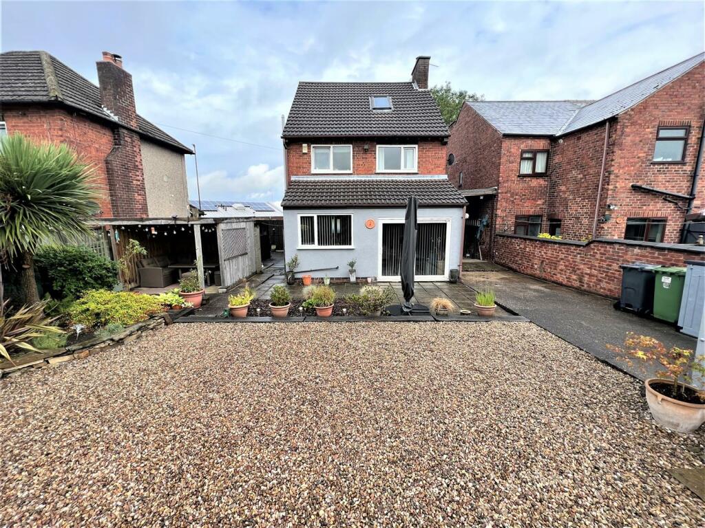 3 bedroom detached house for sale in Nottingham Road, Ripley, DE5