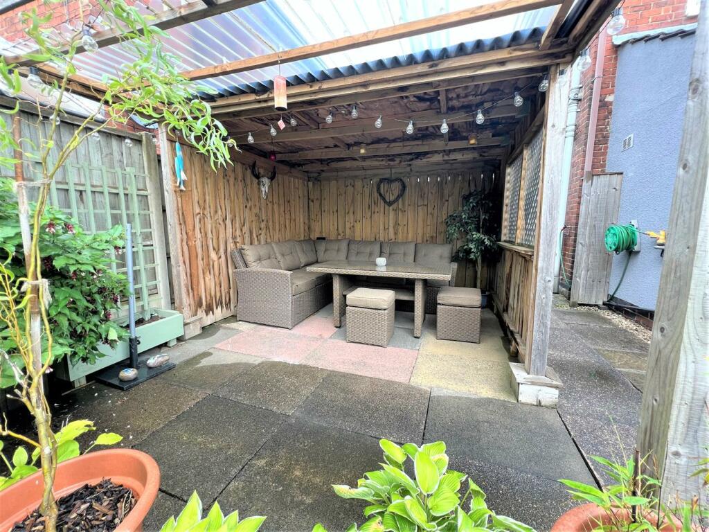3 bedroom detached house for sale in Nottingham Road, Ripley, DE5