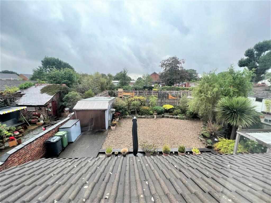 3 bedroom detached house for sale in Nottingham Road, Ripley, DE5