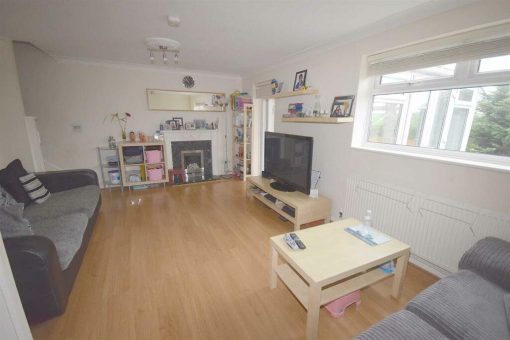 3 bedroom semidetached house for sale in Stoke Close, Belper, DE56