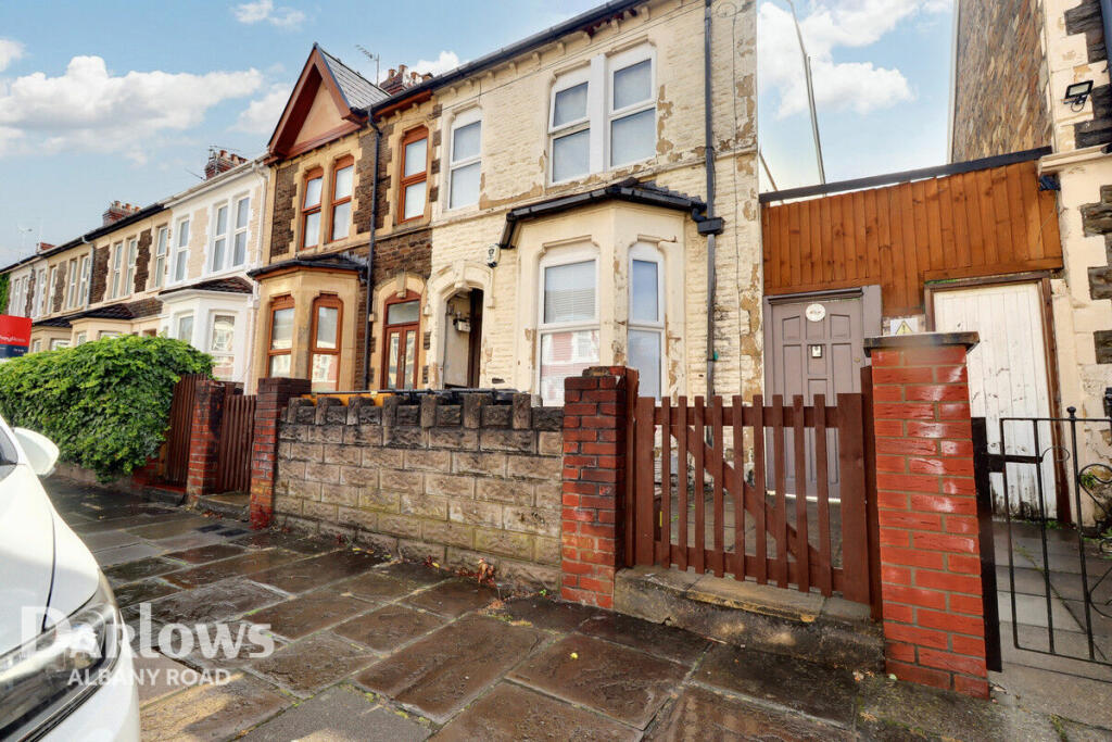 2 bedroom flat for sale in Moorland Road, Cardiff, CF24