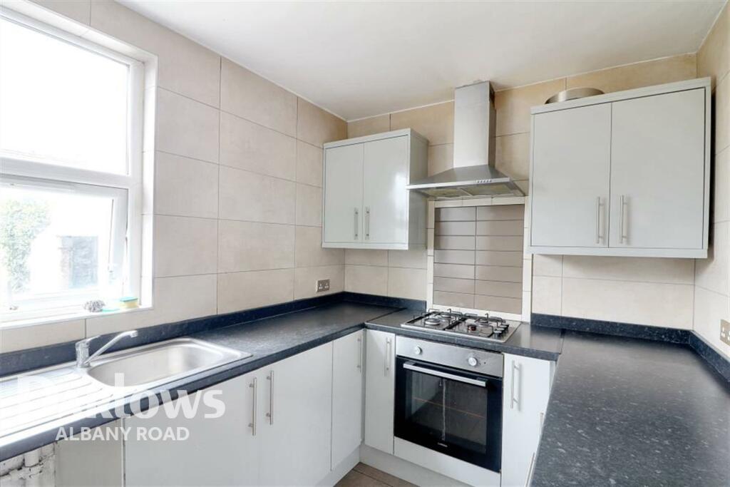 2 bedroom flat for rent in Mackintosh Place, CF24