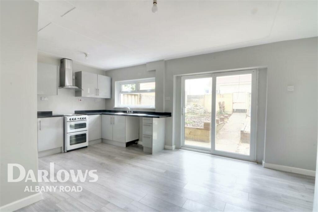3 bedroom end of terrace house for rent in Caerphilly, CF83