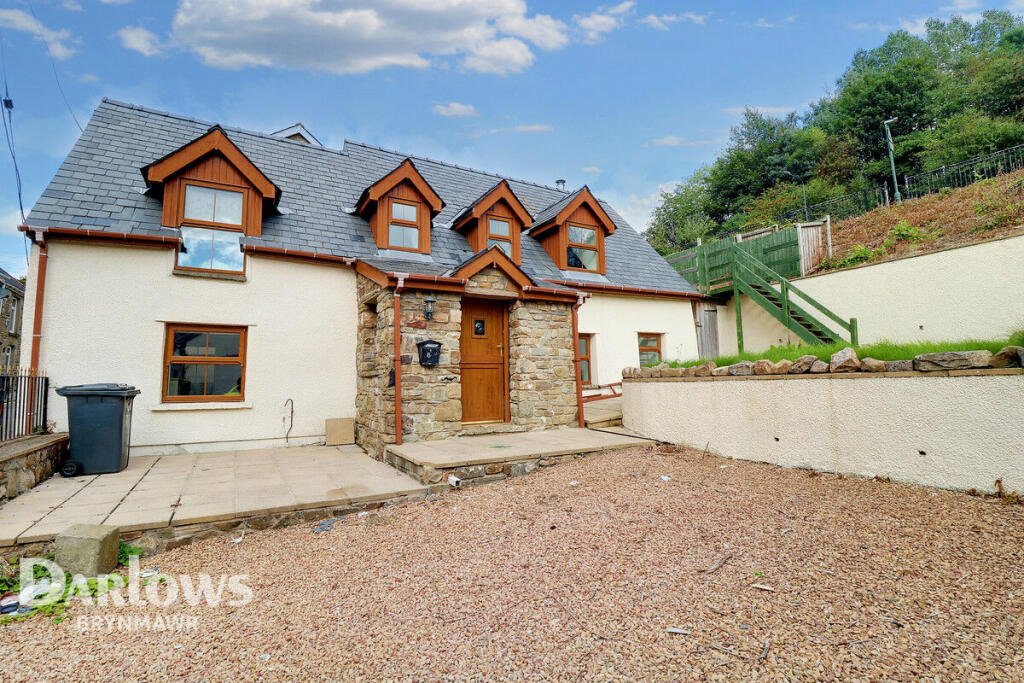 3 bedroom detached house for sale in Park Place, Abertillery, NP13
