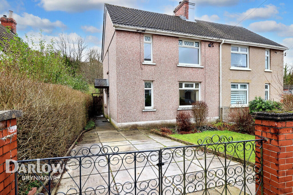 3 bedroom semidetached house for sale in Greenfield Crescent, Ebbw